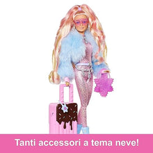 Carica l&#39;immagine nel visualizzatore di Gallery, Barbie - Barbie Extra Fly, bambola viaggiatrice con look a tema neve, tuta rosa luccicante e cappotto alla moda, 15+ accessori per lo styling inclusi, giocattolo per bambini, 3+ anni, HPB16