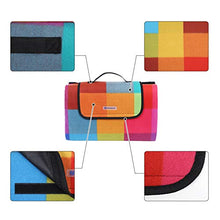 Carica l'immagine nel visualizzatore di Gallery, SONGMICS GCM61C, Coperta da Picnic, in Pile, Impermeabile Unisex-Adult, Quadrati Rossi + Blu, 195 x 150 cm
