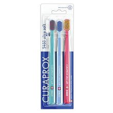 Carica l'immagine nel visualizzatore di Gallery, Curaprox CS5460PACK Ultra Soft Spazzolini da denti, confezione 3 pz,...