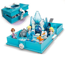 Carica l&#39;immagine nel visualizzatore di Gallery, LEGO Disney 43189 Elsa e le Avventure Fiabesche del Nokk, Libro Apribile e Portatile con Mini Bamboline e Cavallo Giocattolo