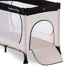 Carica l'immagine nel visualizzatore di Gallery, Hauck Lettino da Viaggio Dream N Play Plus - Culla Neonato fino a 15kg - Letto Pieghevole 60x120cm - Box Bambini con Uscita Laterale - Borsa Inclusa - Beige