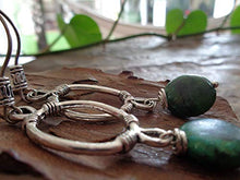 Carica l&#39;immagine nel visualizzatore di Gallery, ✿ LONG OVAL &amp; GREEN ROUND STONE ✿ Orecchini etnici con ganci lunghi decorati
