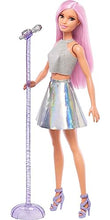 Carica l&#39;immagine nel visualizzatore di Gallery, Barbie Carriere Pop Star con Microfono, Bambola Capelli Rosa e Abiti Argento, Giocattolo per bambini 3+ Anni, FXN98