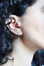 Carica l&#39;immagine nel visualizzatore di Gallery, Orecchini a Cerchio Donna in Argento Sterling 925 Placcato Oro con Bianca