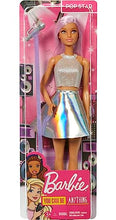 Carica l&#39;immagine nel visualizzatore di Gallery, Barbie Carriere Pop Star con Microfono, Bambola Capelli Rosa e Abiti Argento, Giocattolo per bambini 3+ Anni, FXN98