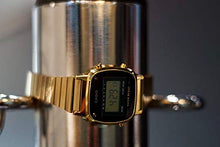 Carica l&#39;immagine nel visualizzatore di Gallery, Casio Orologio Digitale Quarzo Donna con Cinturino in Acciaio Inox... - Ilgrandebazar