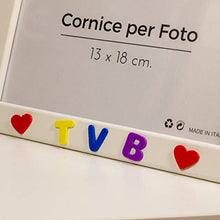 Carica l'immagine nel visualizzatore di Gallery, Cornici per foto in legno con la scritta Super Nonna TVB e decorata con cuoricini, da appoggiare o appendere, misura 13x18 cm Bianca. Ideale per regalo e ricordo.