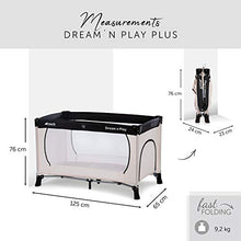 Carica l'immagine nel visualizzatore di Gallery, Hauck Lettino da Viaggio Dream N Play Plus - Culla Neonato fino a 15kg - Letto Pieghevole 60x120cm - Box Bambini con Uscita Laterale - Borsa Inclusa - Beige