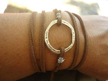 Carica l&#39;immagine nel visualizzatore di Gallery, ✿ HAMMERED ANELLO &amp; pelle scamosciata ✿ braccialetto dell&#39;involucro