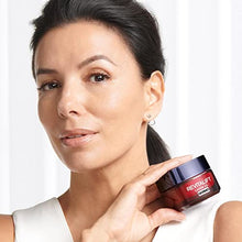 Carica l'immagine nel visualizzatore di Gallery, L'Oréal Paris Crema Viso Giorno Revitalift Laser X3, Azione Antirughe e Anti-Età, Per Pelle più Soda e Tonica, Con Acido Ialuronico, Vitamina C e Pro-Retinolo, 50 ml