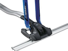 Carica l&#39;immagine nel visualizzatore di Gallery, Thule 561000 Portabici da Tetto, Nero/Grigio - Ilgrandebazar