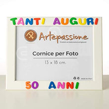 Carica l'immagine nel visualizzatore di Gallery, Cornici per foto in legno 13x18cm con scritto Tanti Auguri 50 Anni, da...