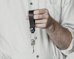 Nero portachiavi di pelle con anello a forma goccia