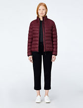 Carica l'immagine nel visualizzatore di Gallery, Marchio Amazon - MERAKI Giacca Imbottita a Collo Alto XXL, Rosso (Burgundy) - Ilgrandebazar
