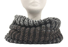 Carica l&#39;immagine nel visualizzatore di Gallery, Scaldacollo in maglia, sciarpa ad anello unisex stampato col. Nero-Grigio - Ilgrandebazar
