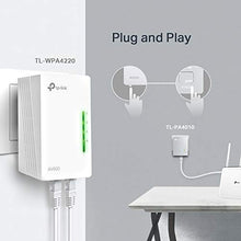 Carica l&#39;immagine nel visualizzatore di Gallery, TP-Link TL-WPA4220 Kit Powerline WiFi, AV600 Mbps su + 300 WiFi