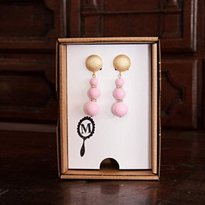Orecchini a goccia, lunghi di una donna unica ed elegante con sfere in...