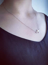 Carica l&#39;immagine nel visualizzatore di Gallery, LIKGREAT Tiny Jet Plane Airplane Ciondolo Collana per Volo Hostess Traveler - Ilgrandebazar