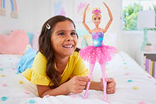 Carica l&#39;immagine nel visualizzatore di Gallery, Barbie Dreamtopia Luci Scintillanti - Bambola Barbie, Ballerina Magico Tutu, magica ballerina dai capelli biondi, con luci, coroncina e tutù rosa, Giocattolo per Bambini 3+ Anni, HLC25