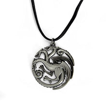 Carica l'immagine nel visualizzatore di Gallery, Game of Thrones - Catenina della Casa Targaryen - Ciondolo con lo multicolore - Ilgrandebazar