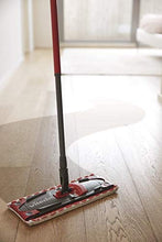 Carica l&#39;immagine nel visualizzatore di Gallery, Vileda Revolution Sistema Lavapavimenti con Secchio, Strizzatore e Piastra, con 2 Panni in Microfibra, Nero/Rosso