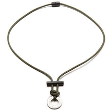 Carica l'immagine nel visualizzatore di Gallery, The Friendly Swede Collana in Paracord con Accendifuoco - Verde Militare