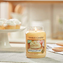 Carica l'immagine nel visualizzatore di Gallery, Yankee Candle Candele in Giara Piccola, Giallo (Cupcake Alla Vaniglia) - Ilgrandebazar
