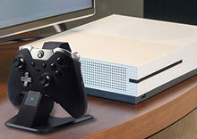 Carica l&#39;immagine nel visualizzatore di Gallery, AmazonBasics - Stazione di ricarica in alluminio per controller Xbox...