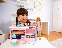 Carica l&#39;immagine nel visualizzatore di Gallery, Barbie La Pasticceria Playset con Bambola Bionda, Isola per Cucinare, Forno e Accessori, Giocattolo per Bambini 4+ Anni
