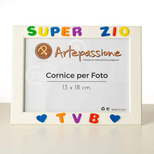 Carica l&#39;immagine nel visualizzatore di Gallery, Cornici per foto in legno con la scritta Super Zio TVB e decorata con... - Ilgrandebazar