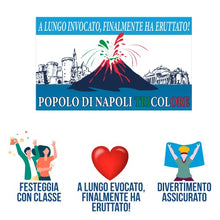 Carica l&#39;immagine nel visualizzatore di Gallery, MAGNATEVE &#39;O LIMONE Bandiera Popolo di Napoli 2023 Originale – Bandiera 90x150 cm Vesuvio Erutta – Gadget Idea Regalo Tifoso Calcio Originali – Idee Regali Divertenti per Tifosi