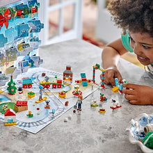 Carica l'immagine nel visualizzatore di Gallery, LEGO 41758 Friends Calendario dell'Avvento 2023, 24 Regali a Sorpresa tra cui 8 Figure di Animali e 2 Mini Bamboline, Giocattoli Festosi con Tappetino da Gioco, Regalo di Natale per Bambine e Bambini