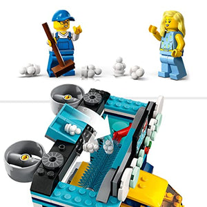LEGO 60362 City Autolavaggio, Gioco per Bambini e Bambine da 6 Anni, Set con Spazzole Rotanti, Macchina Giocattolo e 2 Minifigure, Piccola Idea Regalo Giocattolo per Bambina e Bambino