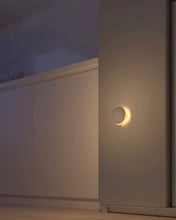 Carica l'immagine nel visualizzatore di Gallery, KORONA Luce Notturna Ricaricabile LED con Sensore di Movimento, USB-C Ricarica, Illuminazione Luminosità Regolabile con Striscia Magnetica Adesiva per Bagno, Cucina, Armadio, Corridoio, Scale