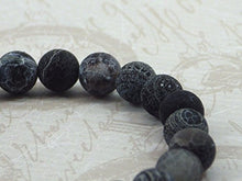 Carica l&#39;immagine nel visualizzatore di Gallery, Bracciale in agata smerigliato con ciondolo a forma di zampa lupo - Ilgrandebazar
