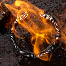 Carica l&#39;immagine nel visualizzatore di Gallery, Bracciale da uomo in acciaio inox massiccio, stile vichingo, creato per... - Ilgrandebazar