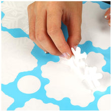 Carica l'immagine nel visualizzatore di Gallery, Feliciay 274pcs Fiocchi Di Neve Natalizi Adesivi Elettrostatici Per Finestre Riutilizzabili Decorazioni Per Fiocchi Di Neve Ornamenti Albero Natale Vetro Festa Babbo Natale Regali (16 Fogli)