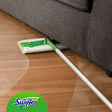 Carica l'immagine nel visualizzatore di Gallery, Swiffer Starter Kit XXL Scopa con 1 Manico + 8 Panni di Ricambio, per...