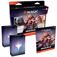 Carica l'immagine nel visualizzatore di Gallery, Magic The Gathering Kit Iniziale di 2022, 2 Mazzi Pronti Per Essere Usati, 2 Carte Con Codice Per MTG Arena (Versione Italiana), Multi, 13+