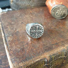 Carica l&#39;immagine nel visualizzatore di Gallery, Tribal Spirit Steel Anello Acciaio Inossidabile Benedetto Croce Vaticano... - Ilgrandebazar
