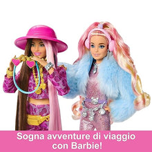 Carica l&#39;immagine nel visualizzatore di Gallery, Barbie - Barbie Extra Fly, bambola viaggiatrice con look a tema neve, tuta rosa luccicante e cappotto alla moda, 15+ accessori per lo styling inclusi, giocattolo per bambini, 3+ anni, HPB16