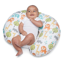 Carica l&#39;immagine nel visualizzatore di Gallery, Chicco 08079902430000 Boppy Cuscino Allattamento, 0m+, Bianco Peaceful Jungle