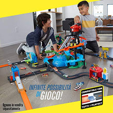 Carica l&#39;immagine nel visualizzatore di Gallery, Hot Wheels FTB67 Mega Autolavaggio Playset per Macchinine con Pista...