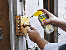 Carica l'immagine nel visualizzatore di Gallery, WD-40 Specialist - Lubrificante Serrature Spray Anticorrosivo con Sistema...