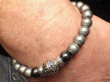 Carica l&#39;immagine nel visualizzatore di Gallery, Bracciale per gli uomini in ematite nero e grigio e perle di tibetani - Ilgrandebazar