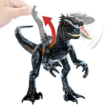 Carica l&#39;immagine nel visualizzatore di Gallery, Jurassic World - Indoraptor Dinosauro Cerca e Attacca con attrezzatura di tracciamento e 3 funzionalità di attacco, Giocattolo per Bambini 4+ Anni, HKY12