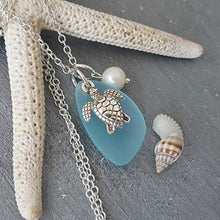 Carica l&#39;immagine nel visualizzatore di Gallery, Realizzato a mano in Hawaii, baia turchese collana di vetro blu del mare, il...