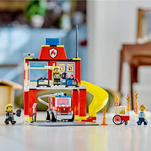Carica l&#39;immagine nel visualizzatore di Gallery, LEGO 60375 City Fire Caserma dei Pompieri e Autopompa con Camion Giocattolo dei Vigili del Fuoco, Giochi per Bambini e Bambine dai 4 Anni, Idee Regalo
