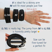 Carica l'immagine nel visualizzatore di Gallery, The Friendly Swede Braccialetto di Sopravvivenza Trilobite in XL, Nero