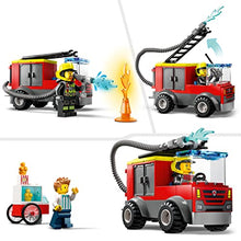 Carica l&#39;immagine nel visualizzatore di Gallery, LEGO 60375 City Fire Caserma dei Pompieri e Autopompa con Camion Giocattolo dei Vigili del Fuoco, Giochi per Bambini e Bambine dai 4 Anni, Idee Regalo